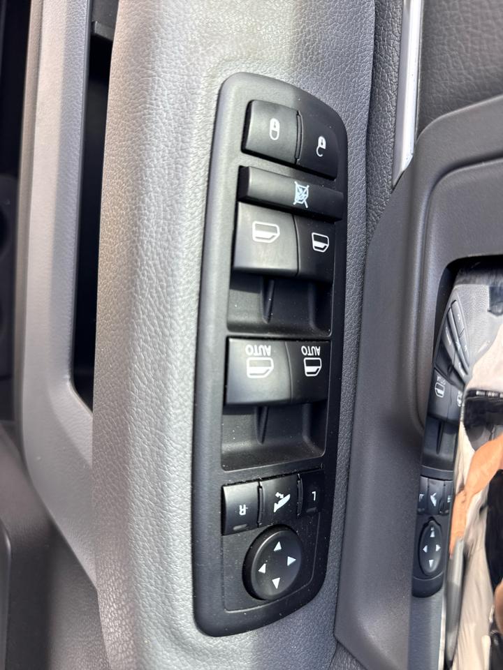 RAM 1500 Big Horn 4x2 Crew Cab 5'7" Box 2017