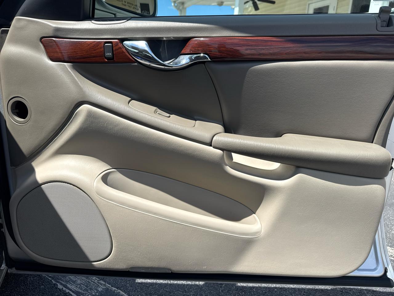 Cadillac DeVille 4dr Sdn 2002