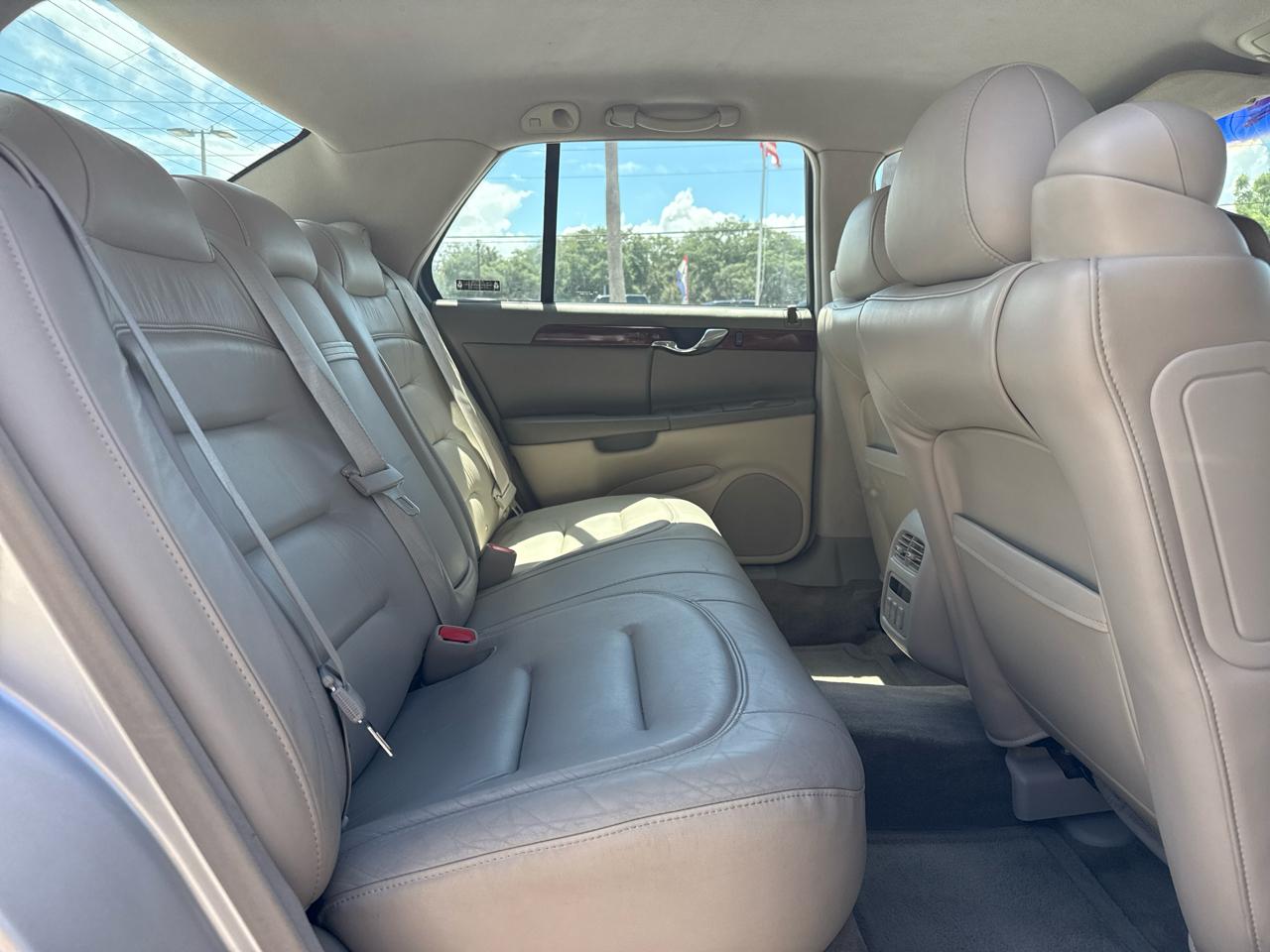 Cadillac DeVille 4dr Sdn 2002