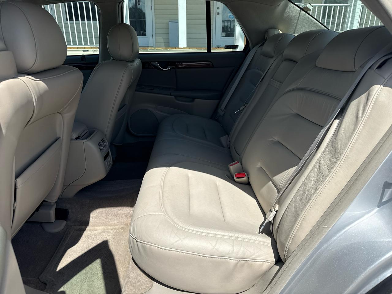 Cadillac DeVille 4dr Sdn 2002