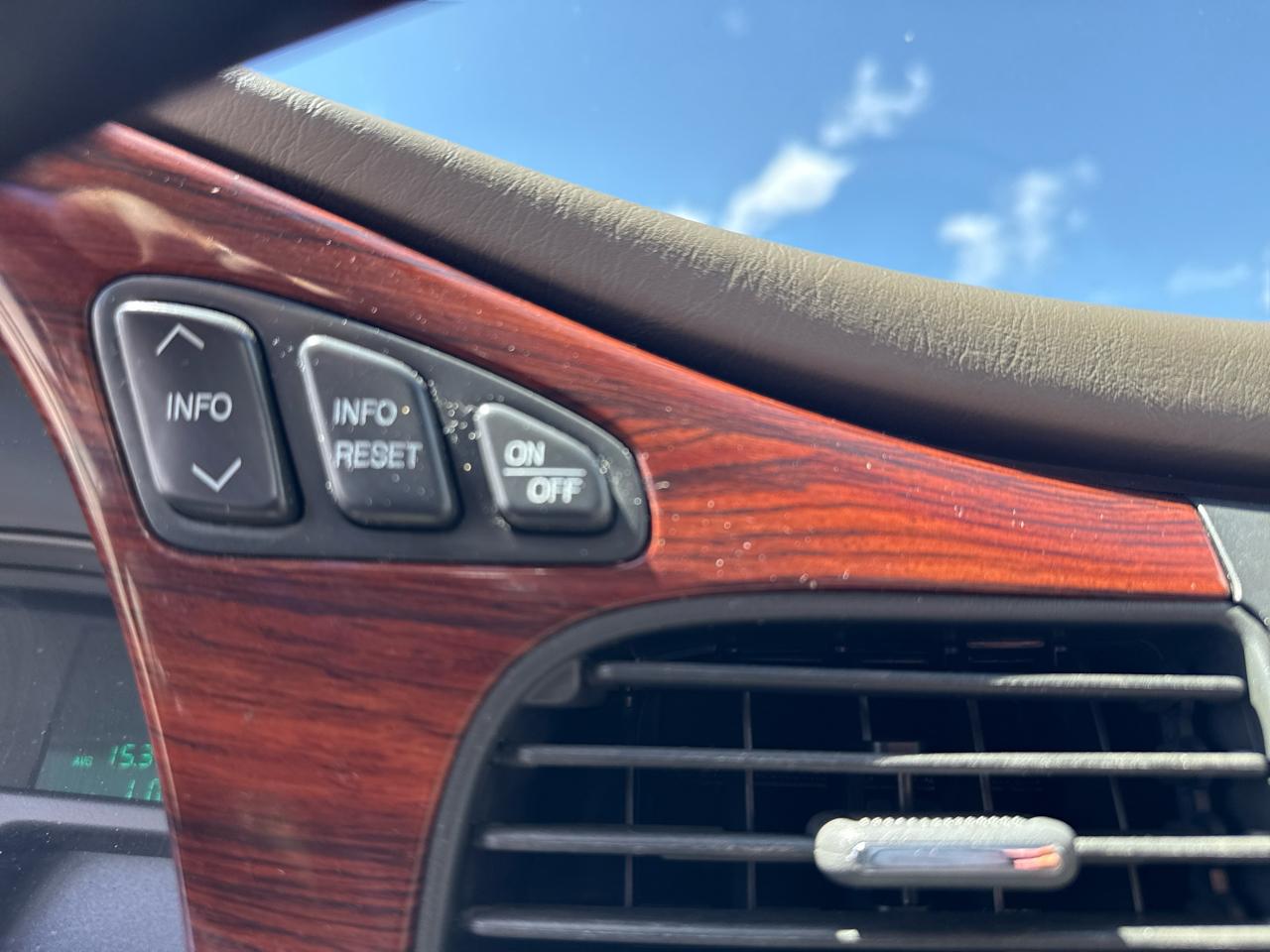 Cadillac DeVille 4dr Sdn 2002