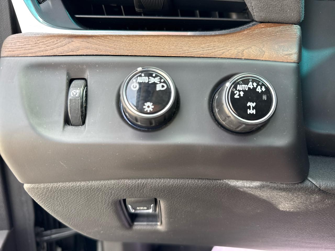 Cadillac Escalade 4WD 4dr Premium Luxury 2018