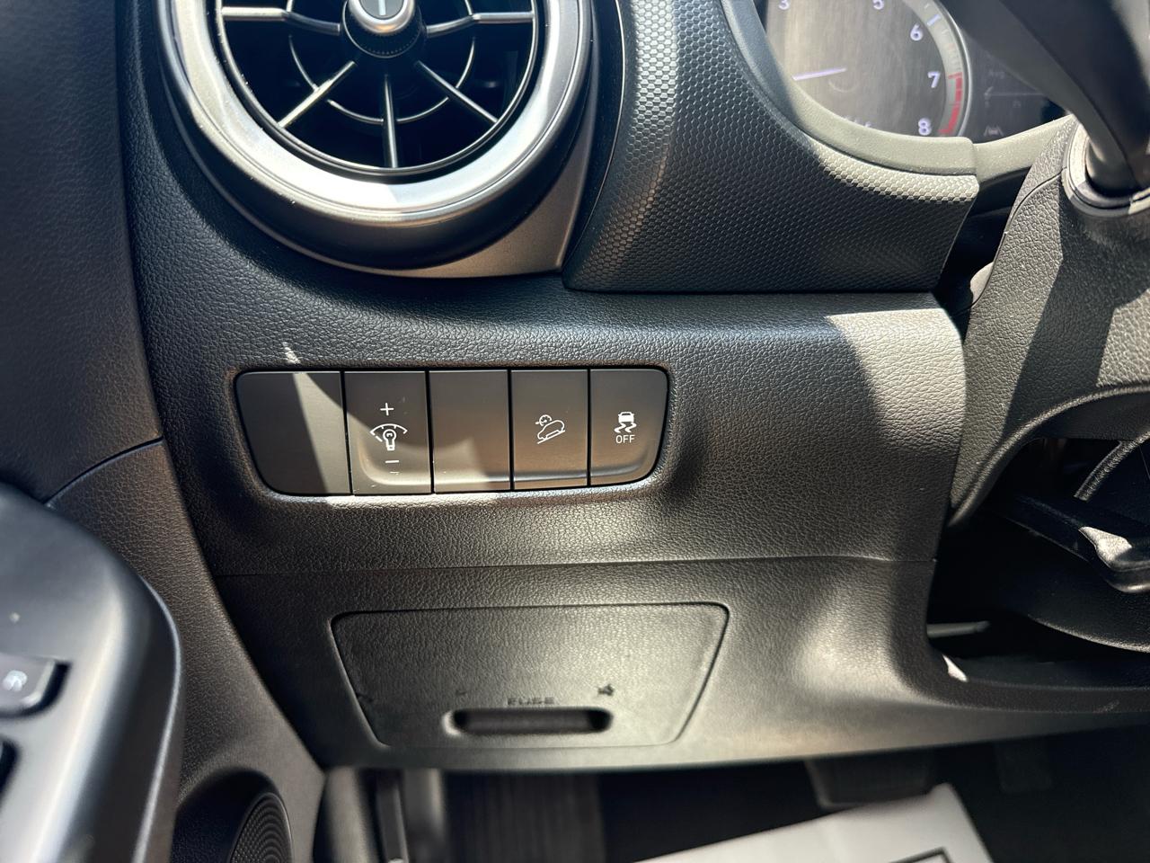 Hyundai Kona SEL Auto FWD 2023