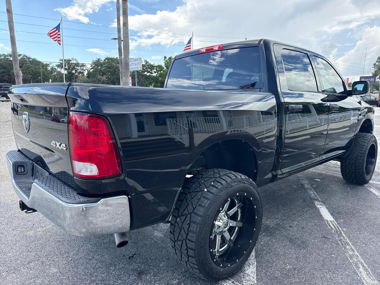 RAM 1500 Tradesman 4x4 Crew Cab 5'7" Box 2017
