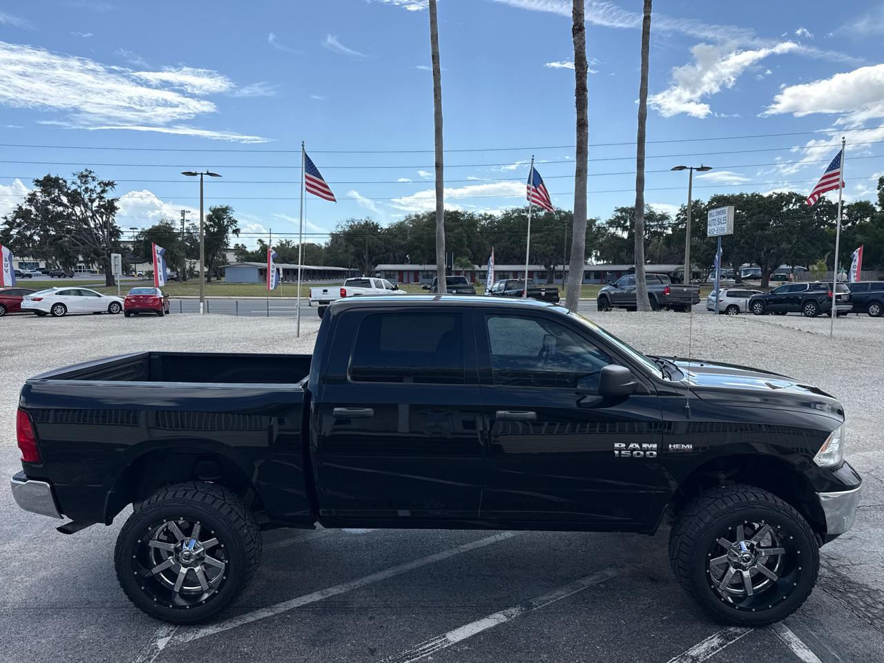 RAM 1500 Tradesman 4x4 Crew Cab 5'7" Box 2017