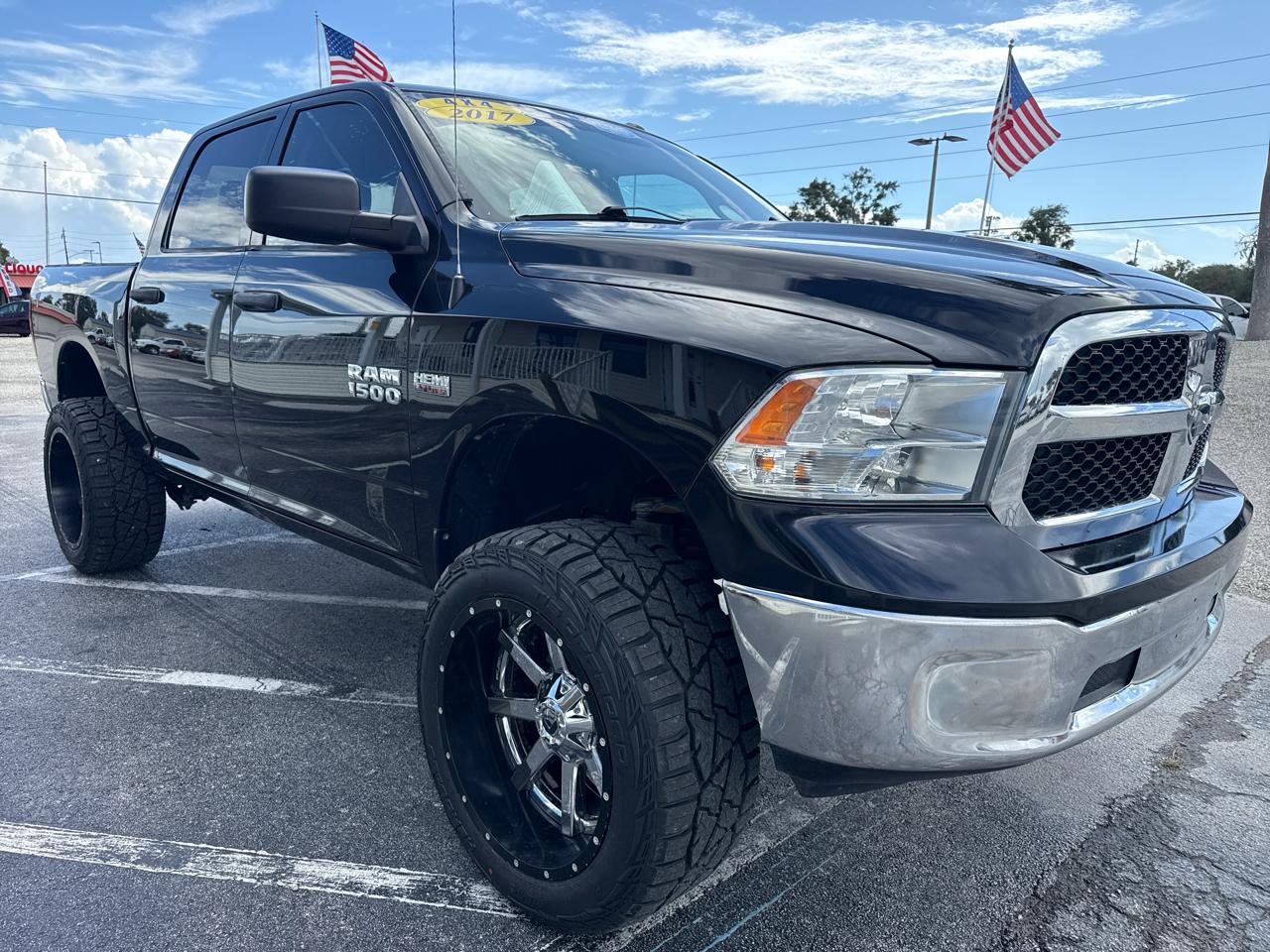 RAM 1500 Tradesman 4x4 Crew Cab 5'7" Box 2017