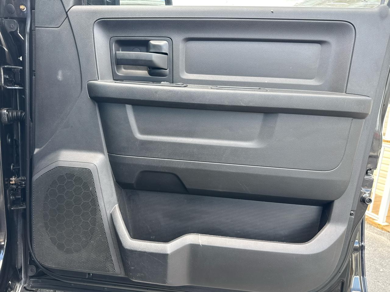 RAM 1500 Tradesman 4x4 Crew Cab 5'7" Box 2017