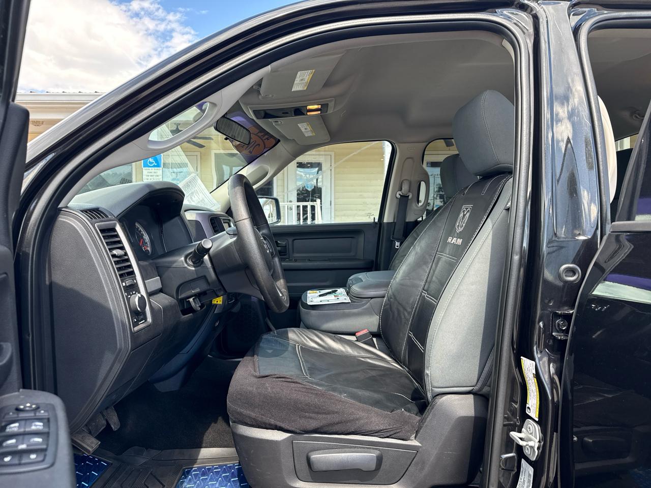 RAM 1500 Tradesman 4x4 Crew Cab 5'7" Box 2017