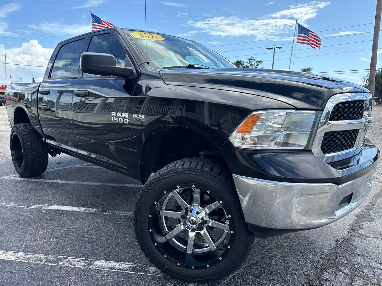 RAM 1500 Tradesman 4x4 Crew Cab 5'7" Box 2017