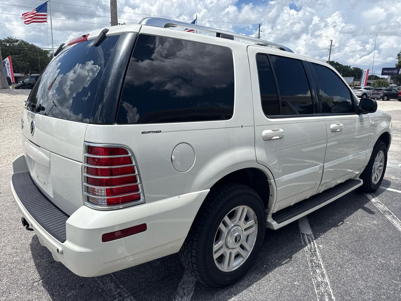 Mercury Mountaineer 4dr 114" WB Convenience 2003