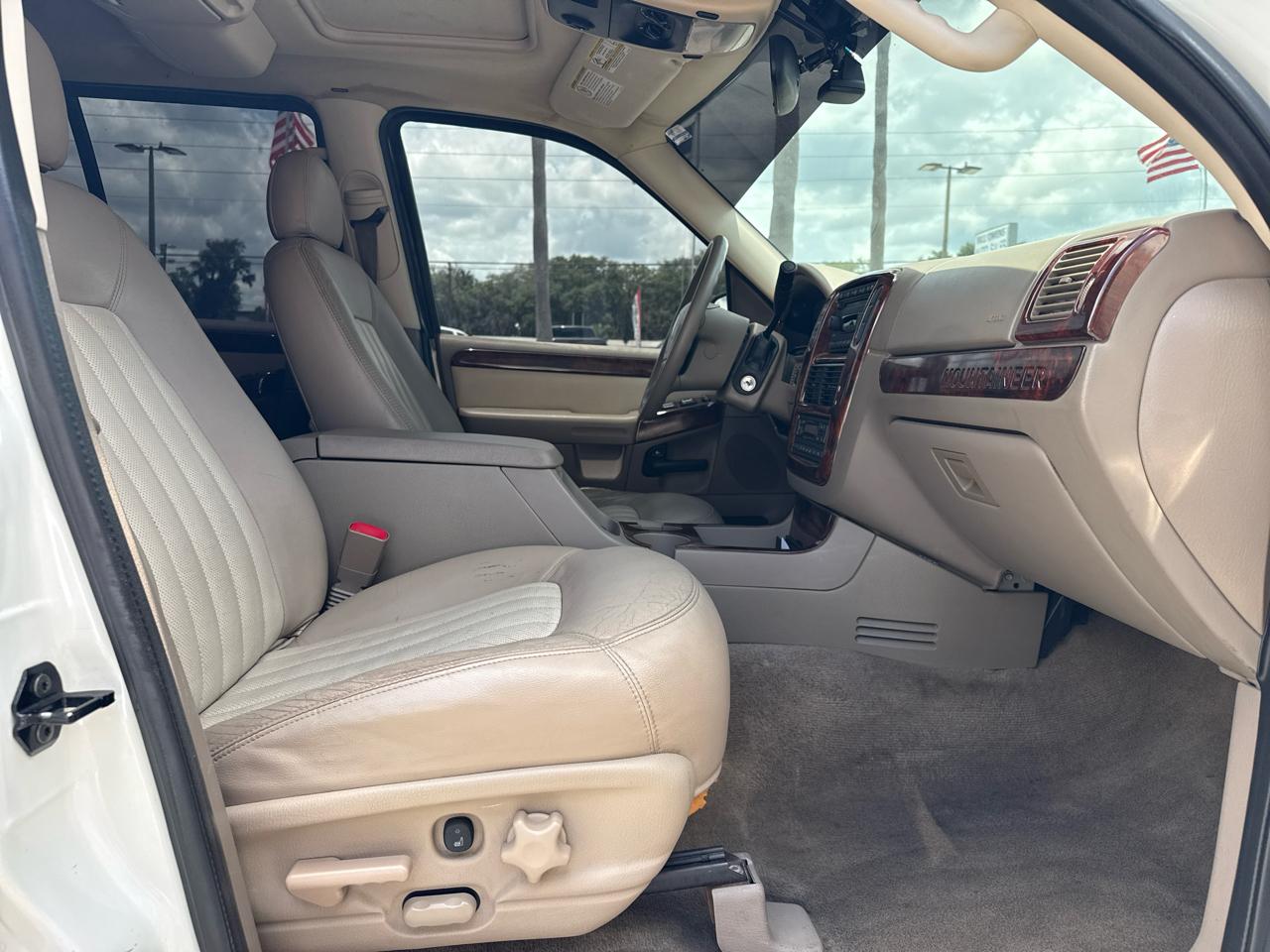 Mercury Mountaineer 4dr 114" WB Convenience 2003