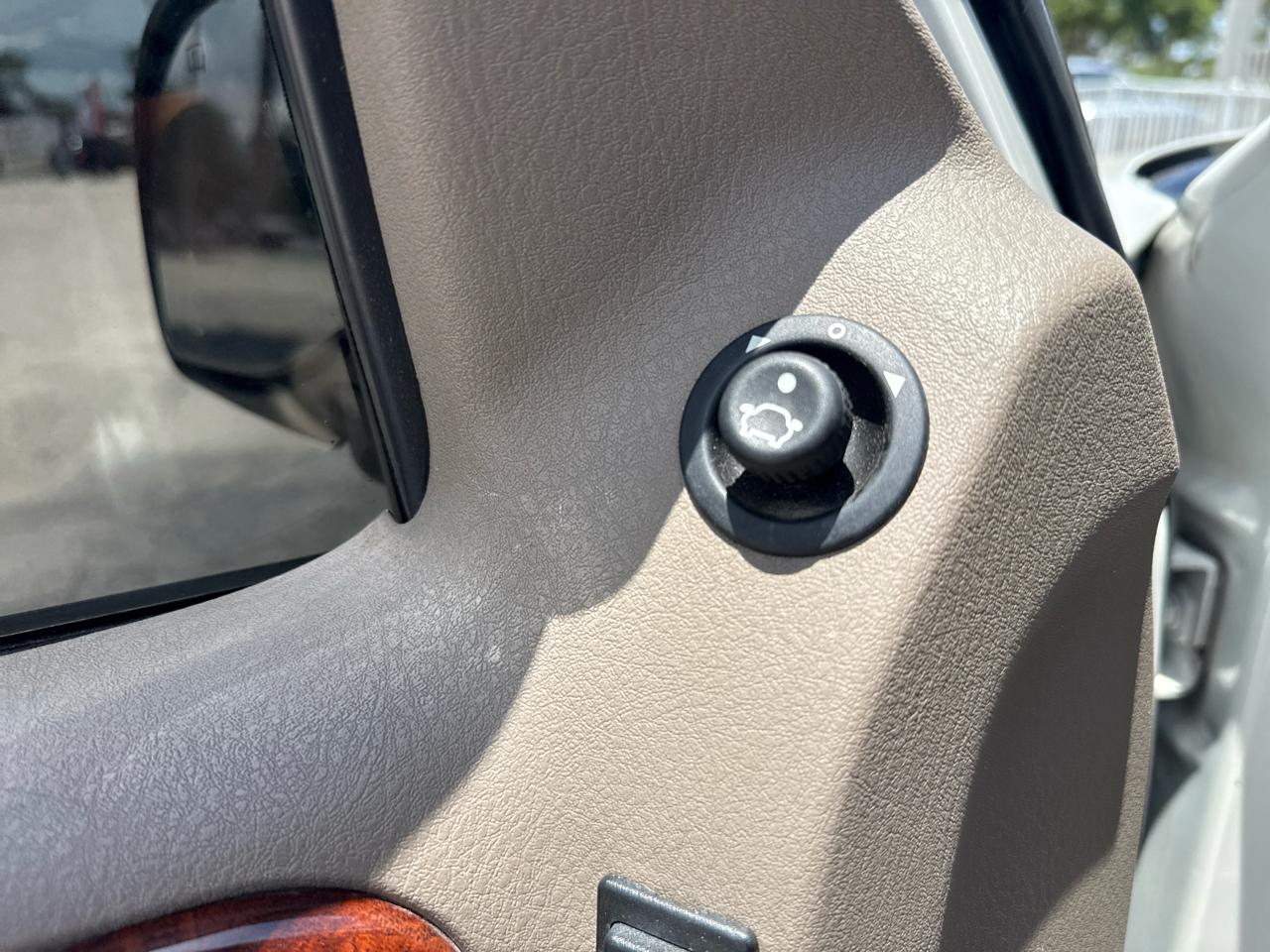 Mercury Mountaineer 4dr 114" WB Convenience 2003