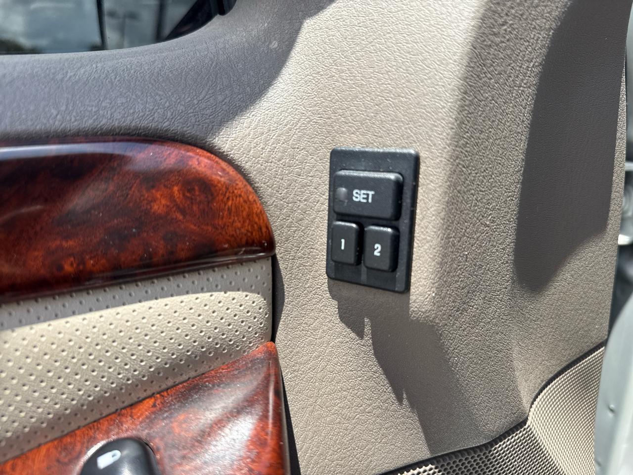 Mercury Mountaineer 4dr 114" WB Convenience 2003