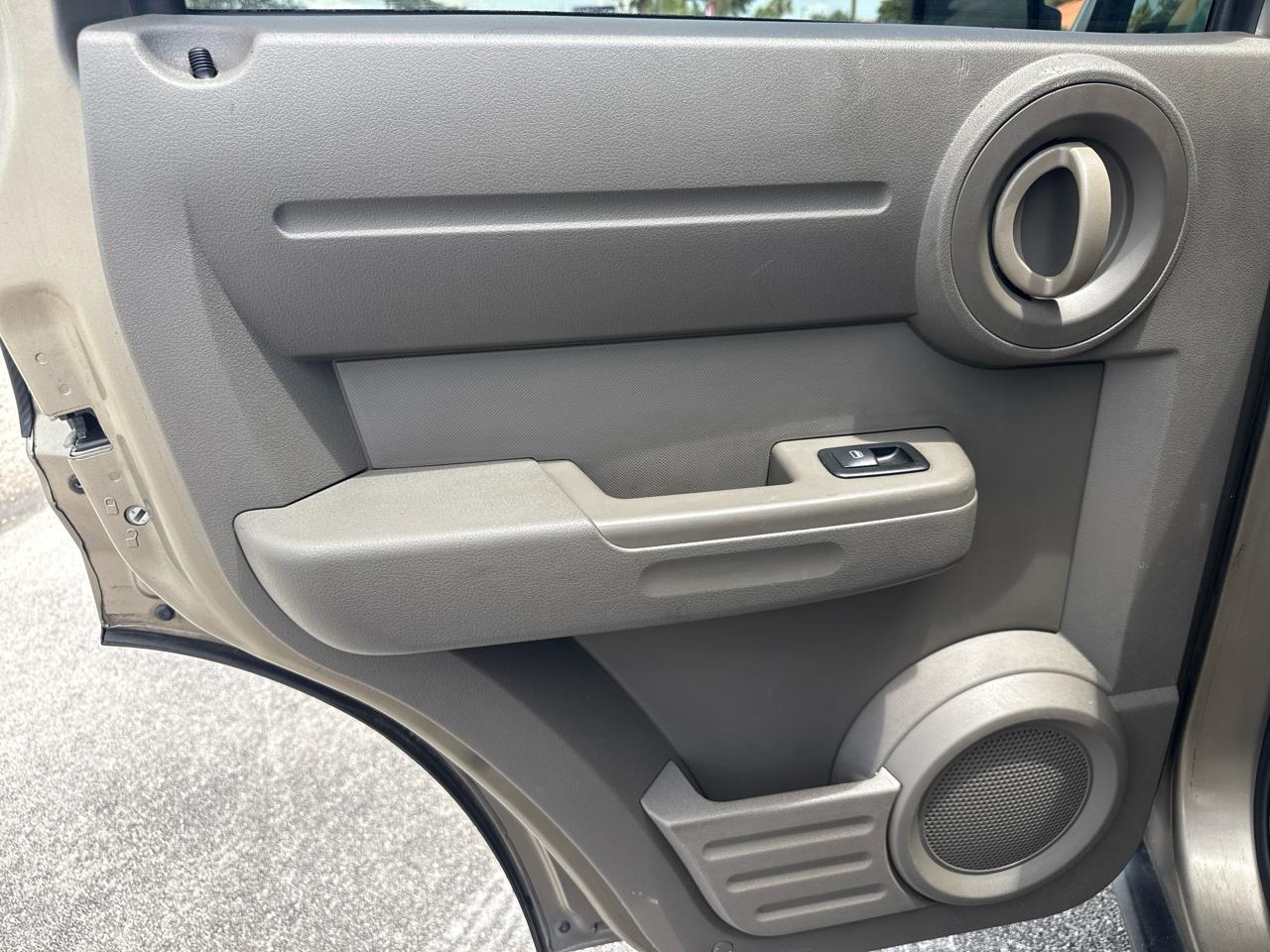 Dodge Nitro 2WD 4dr SXT 2007