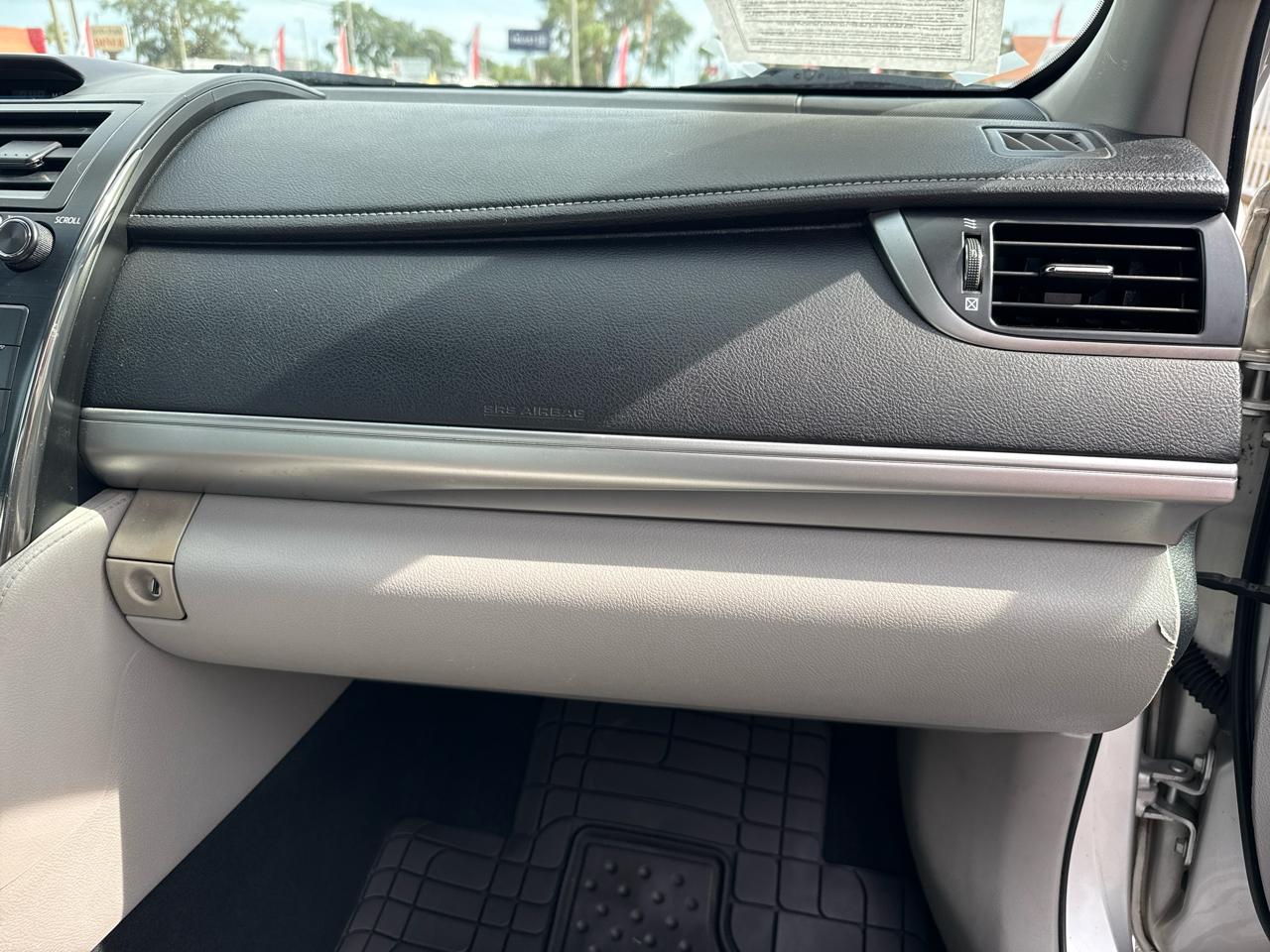 Toyota Camry 4dr Sdn I4 Auto XLE (Natl) 2013