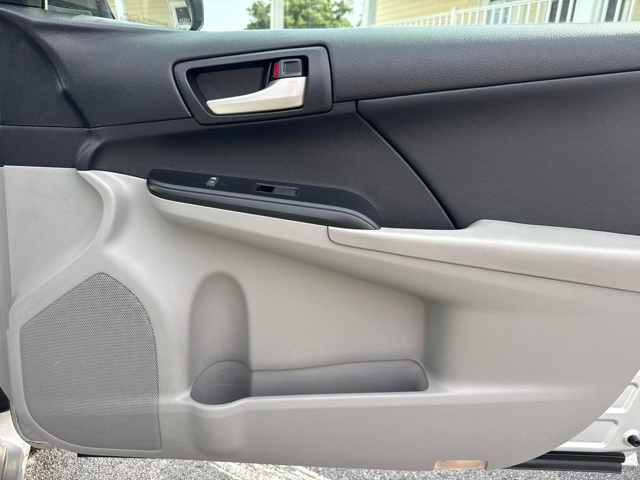 Toyota Camry 4dr Sdn I4 Auto XLE (Natl) 2013