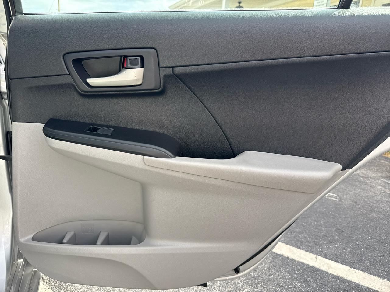 Toyota Camry 4dr Sdn I4 Auto XLE (Natl) 2013