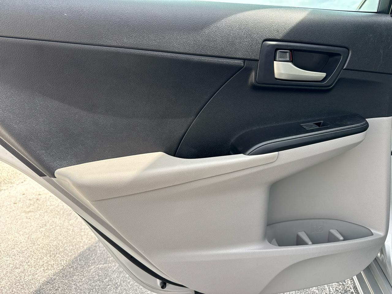 Toyota Camry 4dr Sdn I4 Auto XLE (Natl) 2013