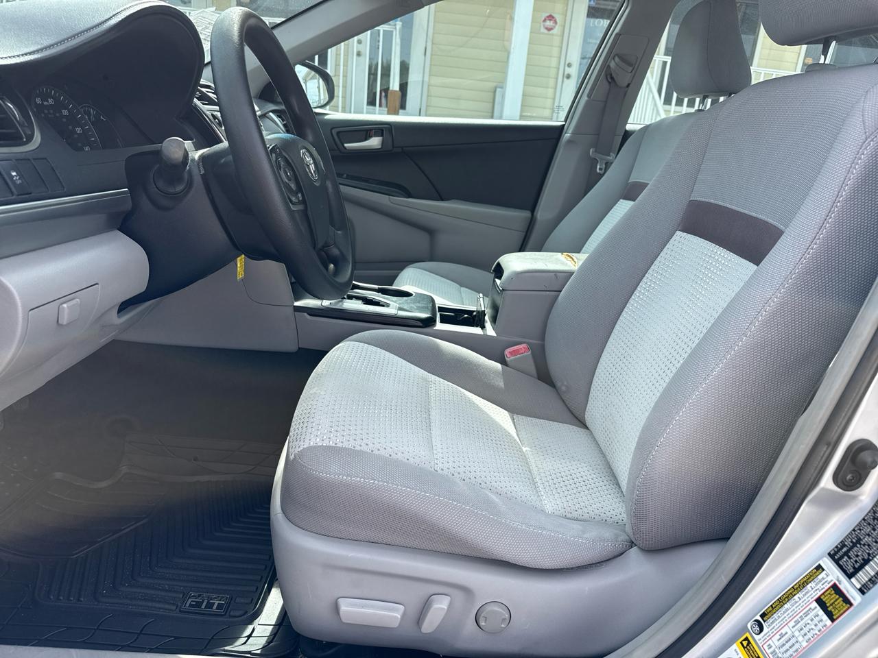 Toyota Camry 4dr Sdn I4 Auto XLE (Natl) 2013