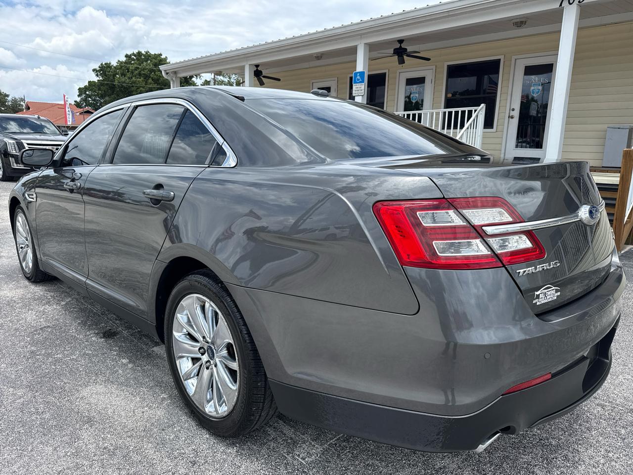 Ford Taurus 4dr Sdn SEL FWD 2015