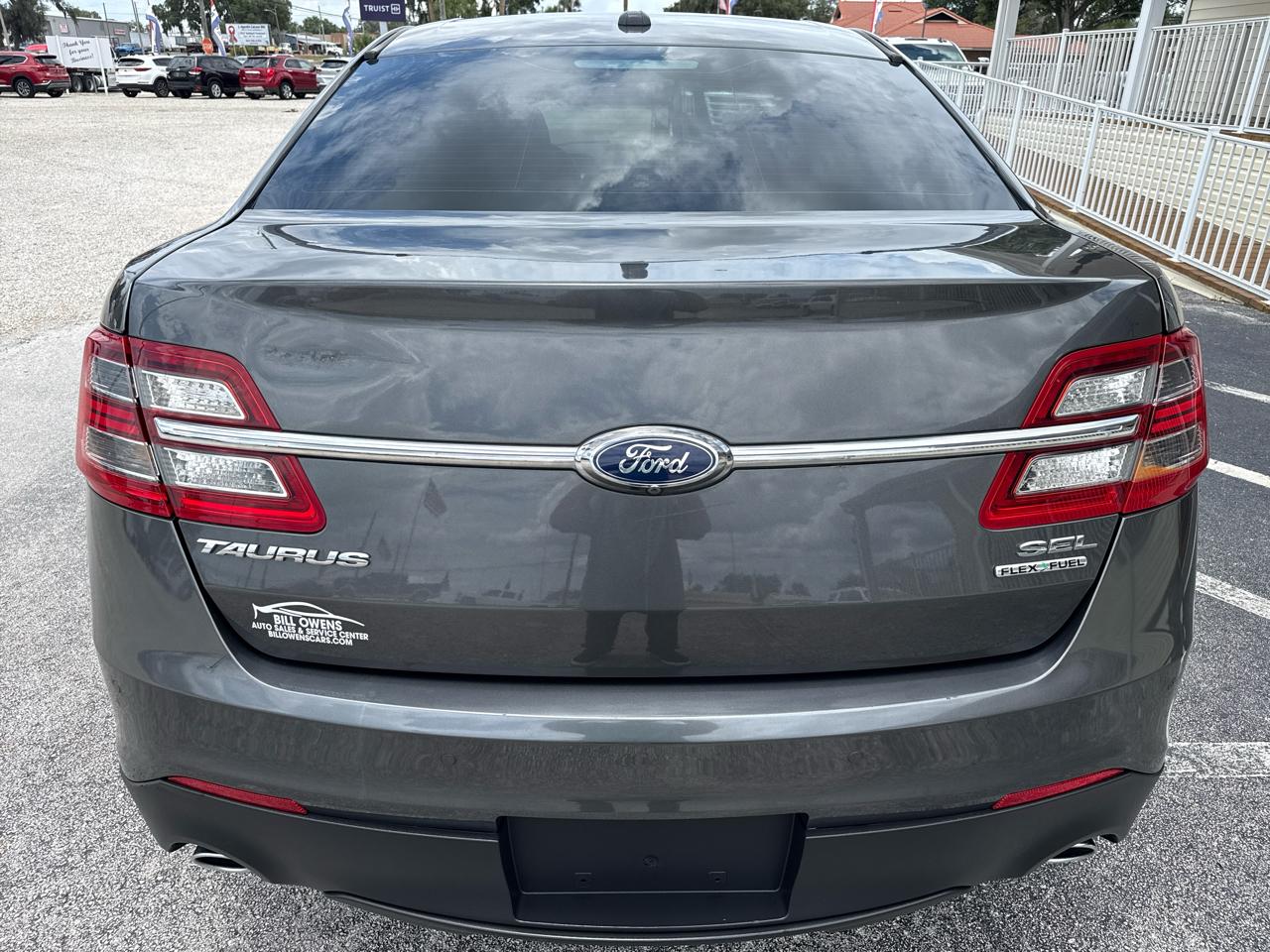Ford Taurus 4dr Sdn SEL FWD 2015