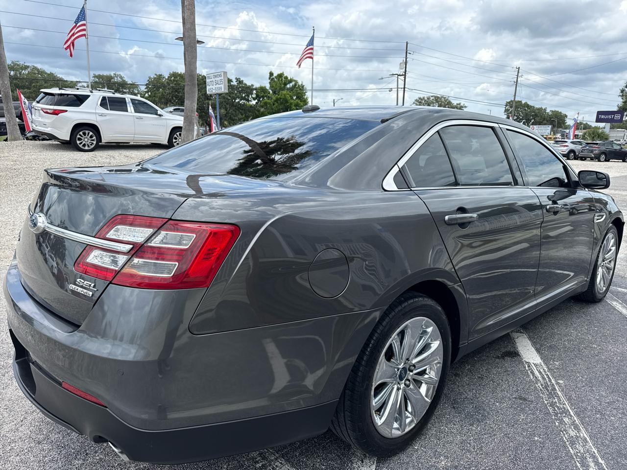 Ford Taurus 4dr Sdn SEL FWD 2015