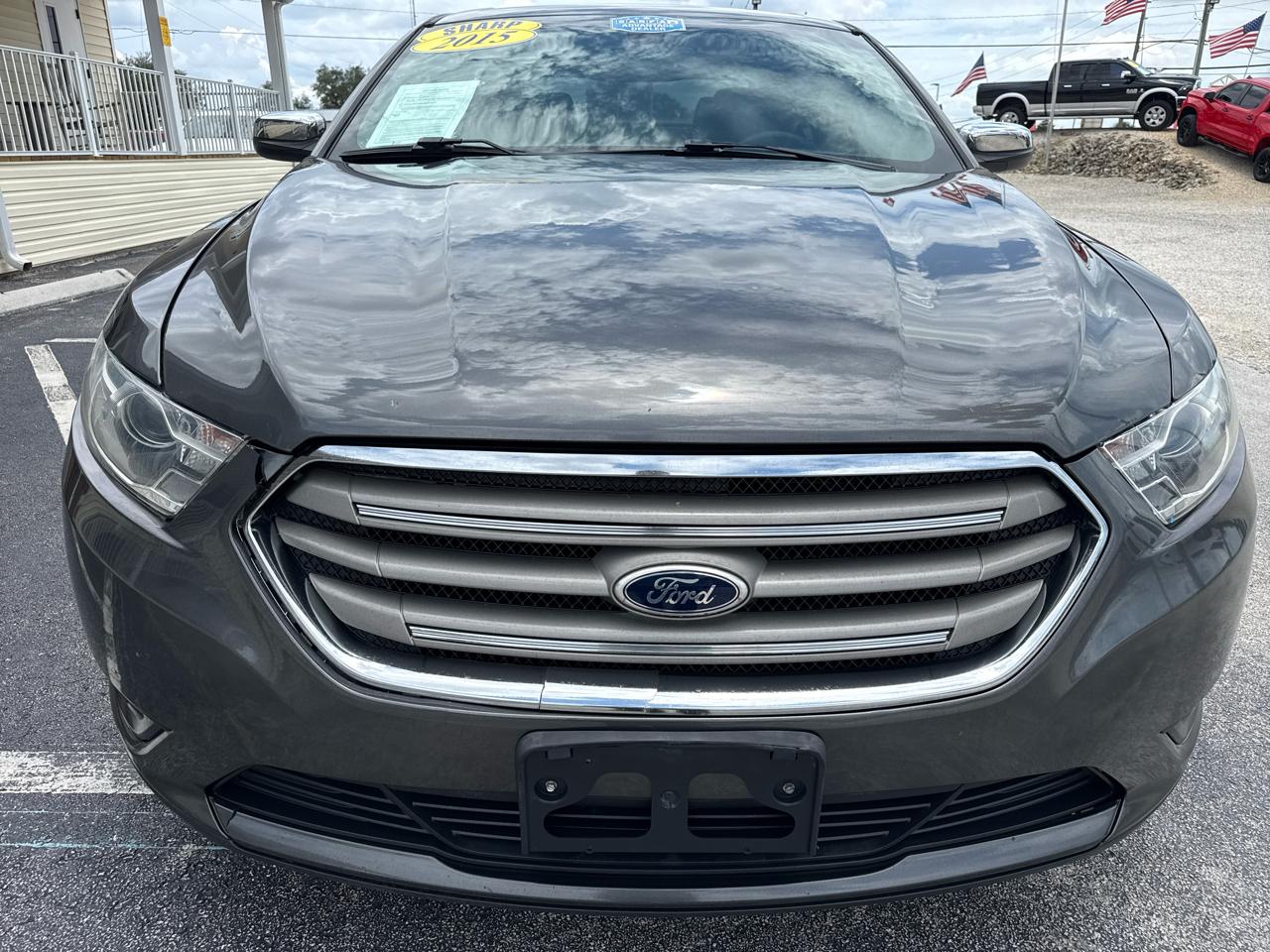 Ford Taurus 4dr Sdn SEL FWD 2015