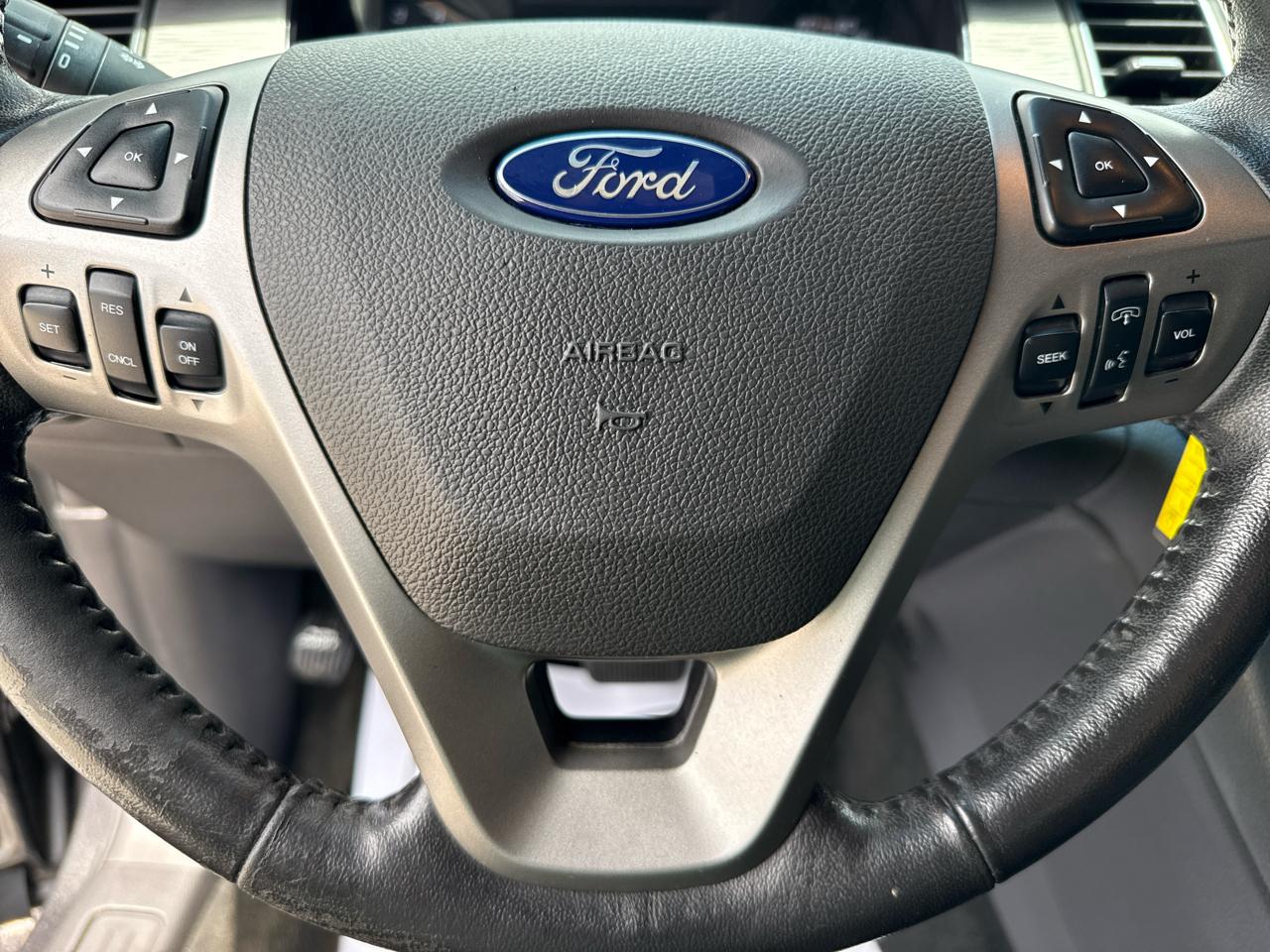 Ford Taurus 4dr Sdn SEL FWD 2015