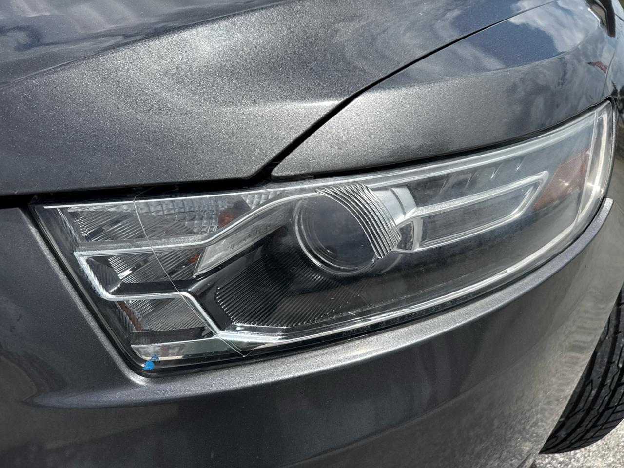 Ford Taurus 4dr Sdn SEL FWD 2015