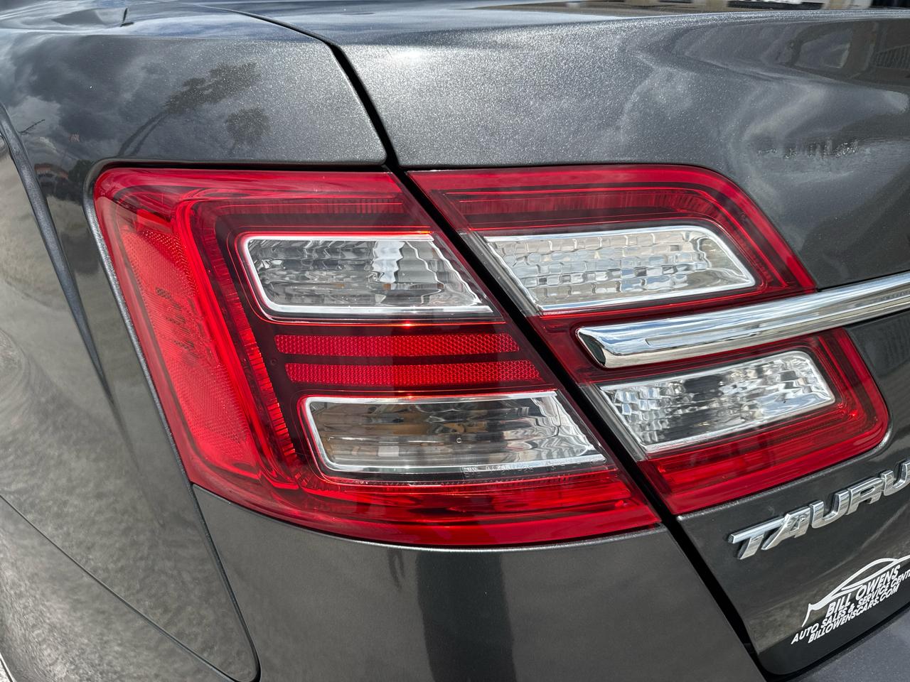 Ford Taurus 4dr Sdn SEL FWD 2015