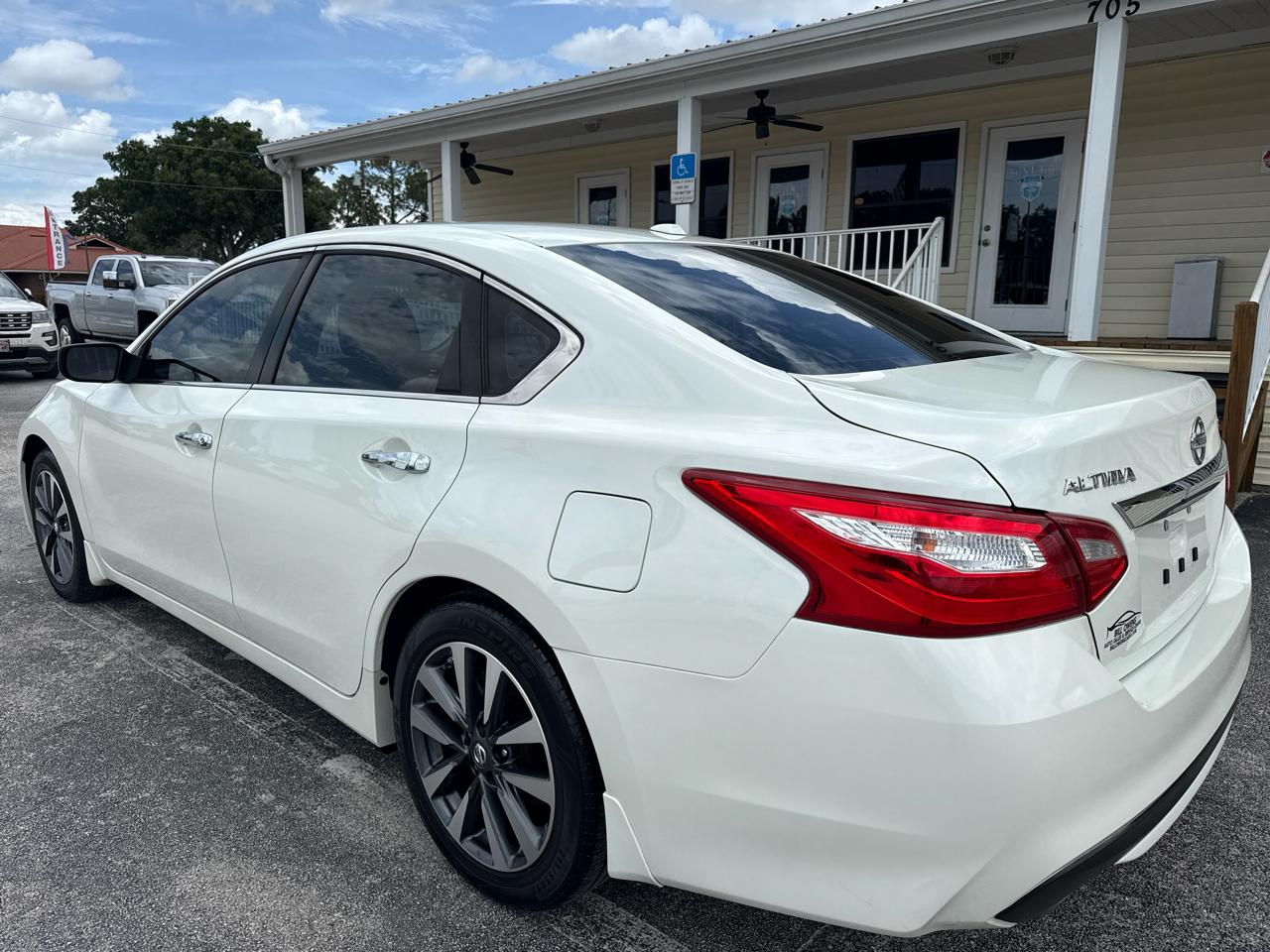 Nissan Altima 2.5 SV Sedan 2017