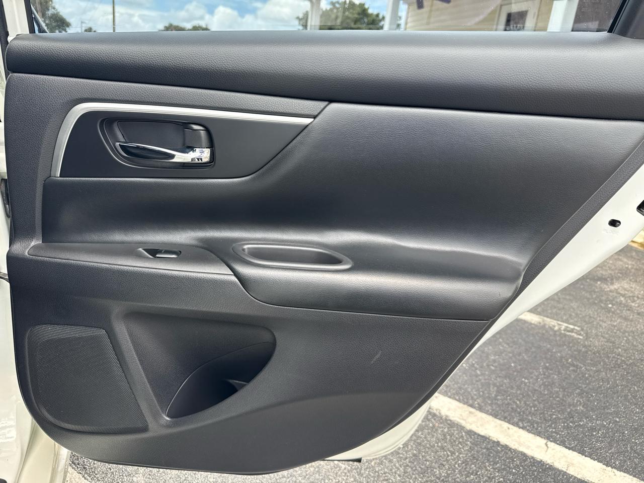 Nissan Altima 2.5 SV Sedan 2017