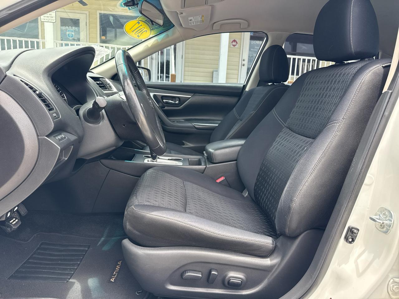 Nissan Altima 2.5 SV Sedan 2017