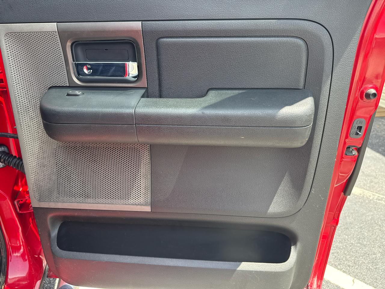 Ford F-150 SuperCrew 139" XLT 4WD 2005