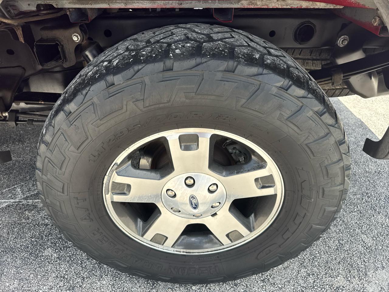 Ford F-150 SuperCrew 139" XLT 4WD 2005