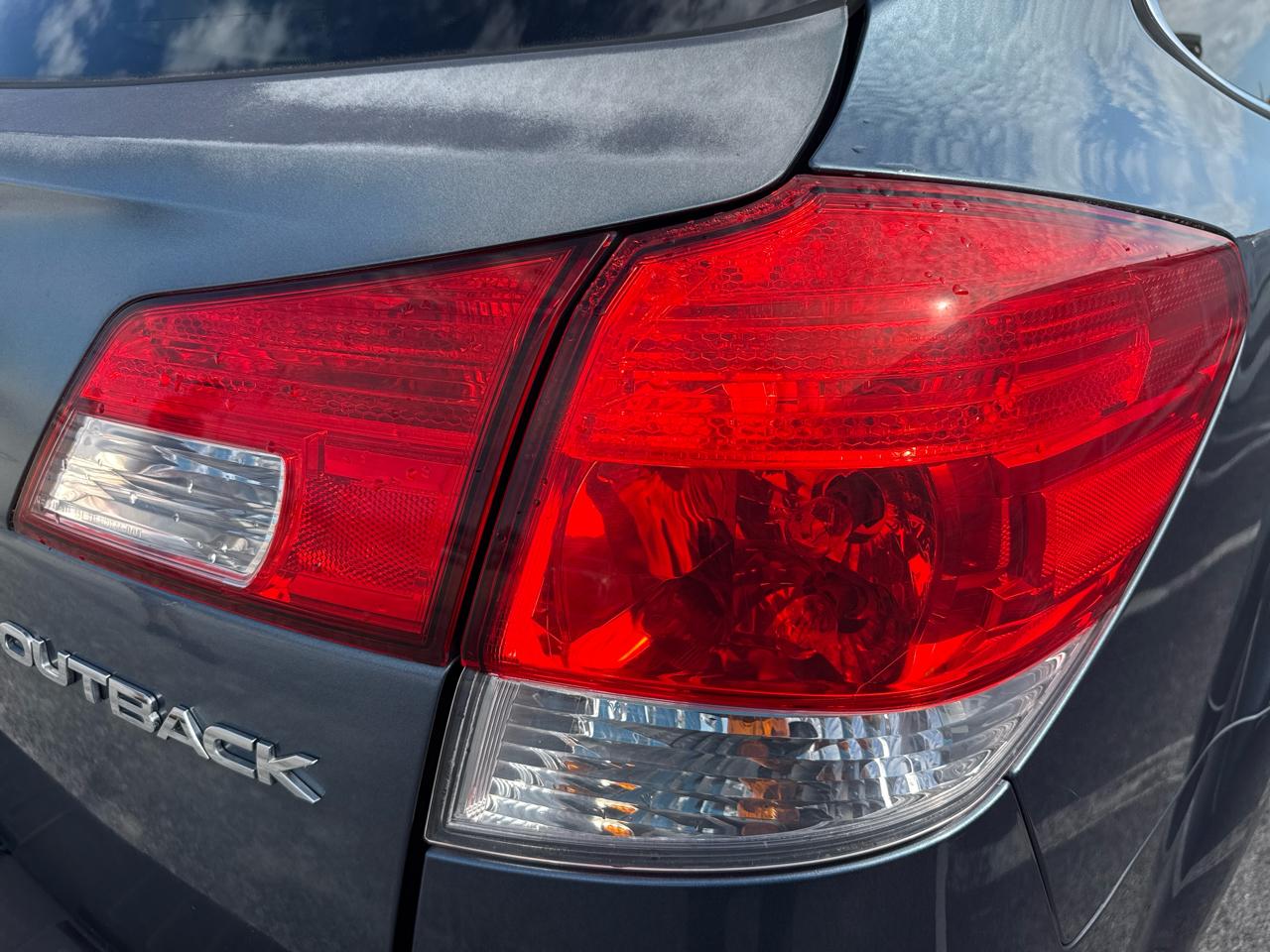 Subaru Outback 4dr Wgn H4 Auto 2.5i Limited 2014