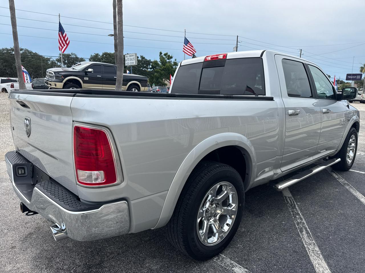 RAM 1500 Laramie 4x2 Crew Cab 6'4" Box 2017