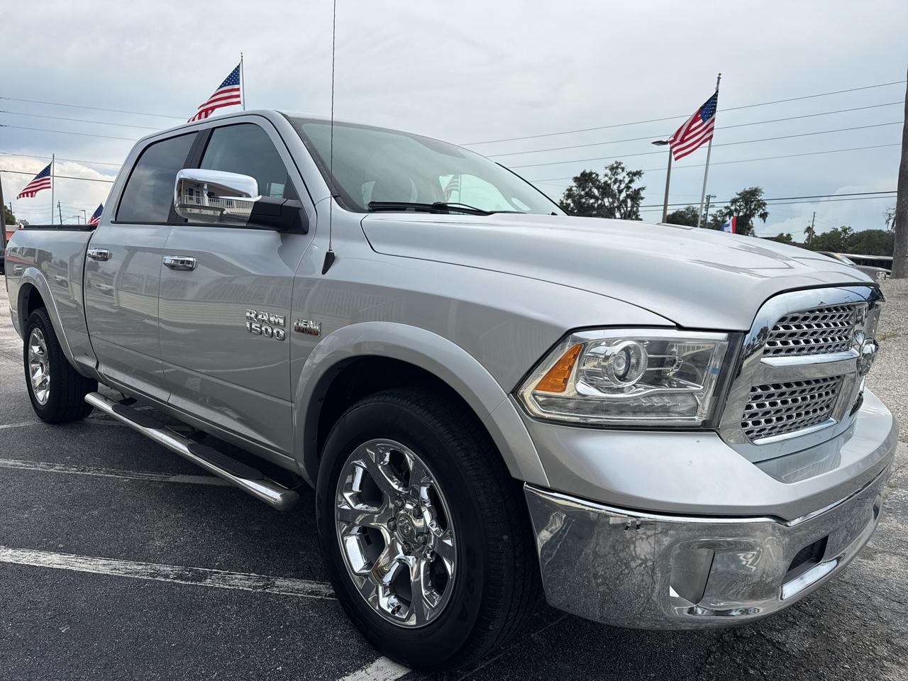 RAM 1500 Laramie 4x2 Crew Cab 6'4" Box 2017