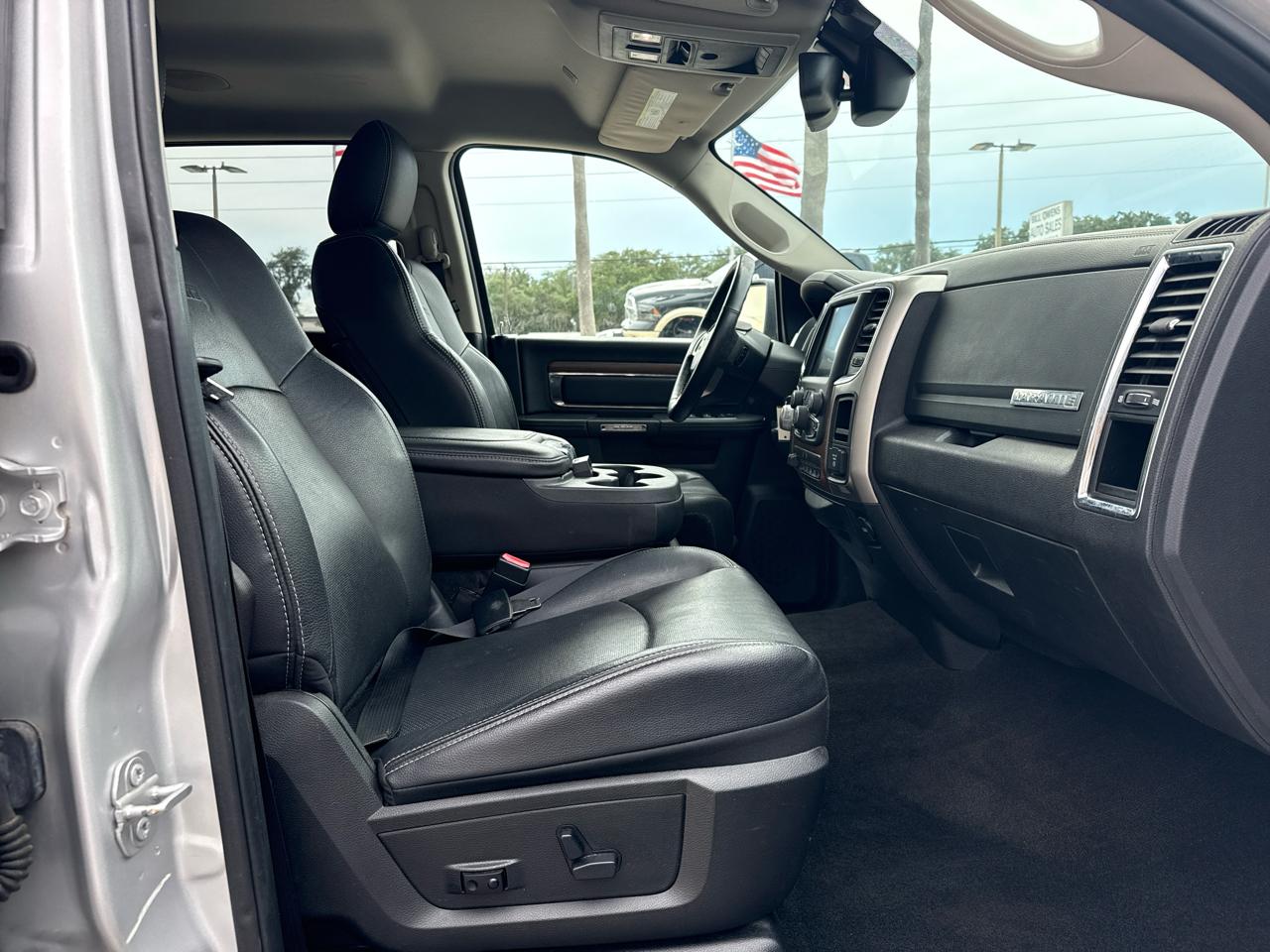 RAM 1500 Laramie 4x2 Crew Cab 6'4" Box 2017