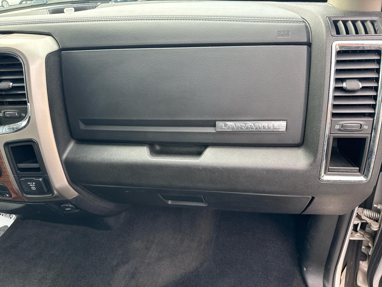 RAM 1500 Laramie 4x2 Crew Cab 6'4" Box 2017