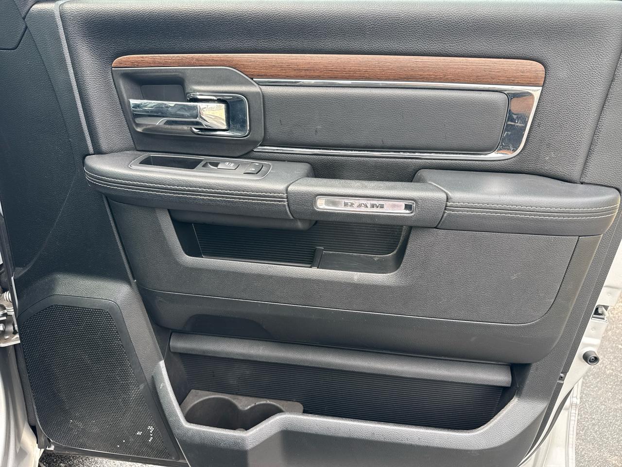 RAM 1500 Laramie 4x2 Crew Cab 6'4" Box 2017