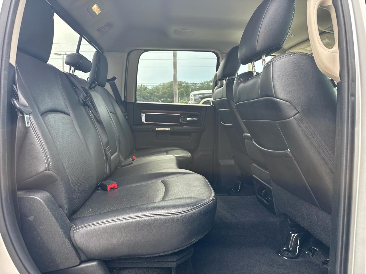 RAM 1500 Laramie 4x2 Crew Cab 6'4" Box 2017