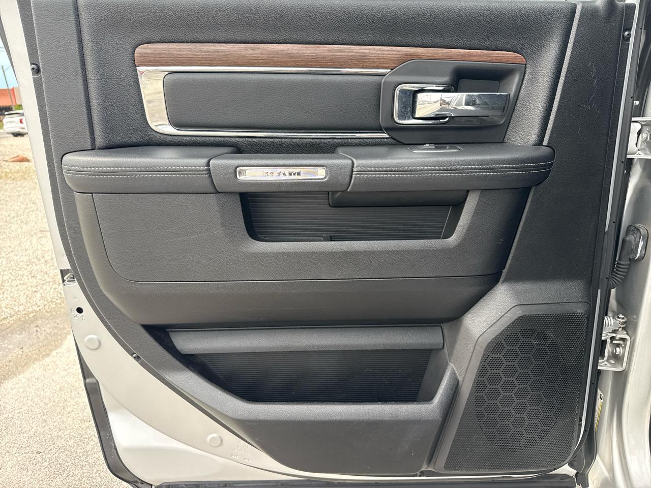 RAM 1500 Laramie 4x2 Crew Cab 6'4" Box 2017