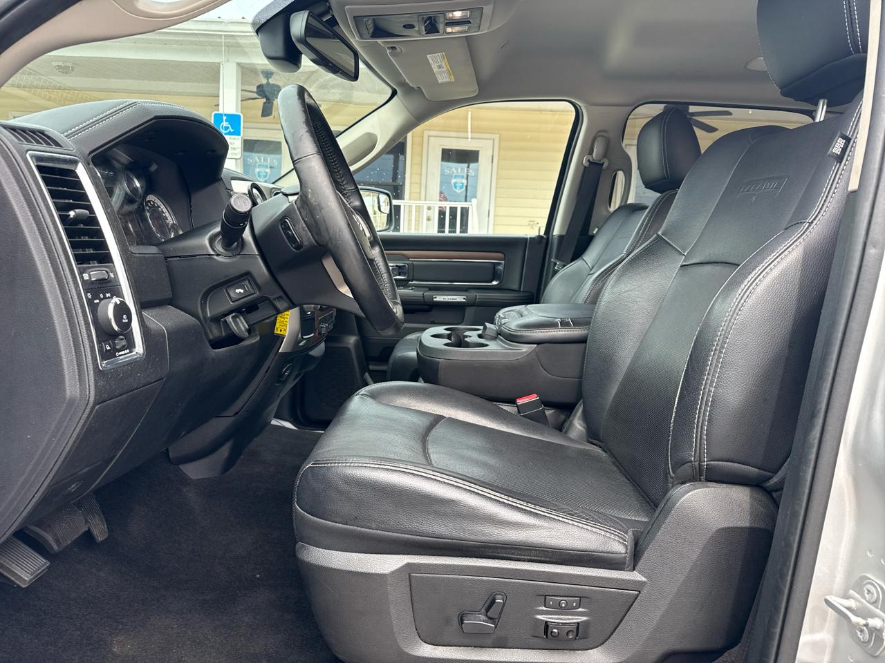 RAM 1500 Laramie 4x2 Crew Cab 6'4" Box 2017