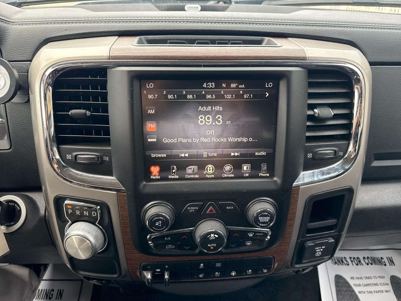 RAM 1500 Laramie 4x2 Crew Cab 6'4" Box 2017