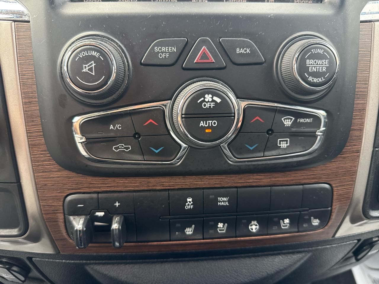 RAM 1500 Laramie 4x2 Crew Cab 6'4" Box 2017
