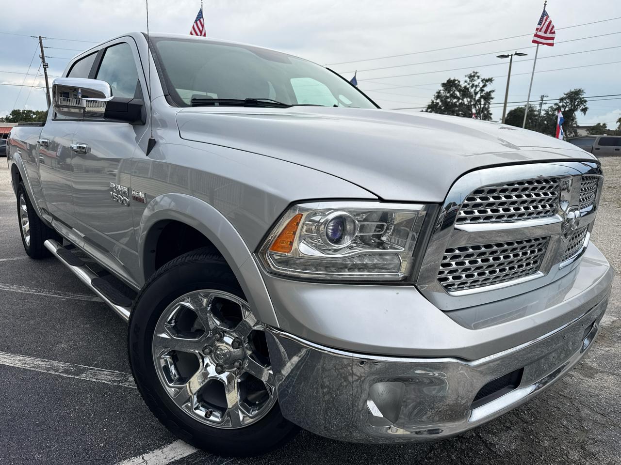 RAM 1500 Laramie 4x2 Crew Cab 6'4" Box 2017