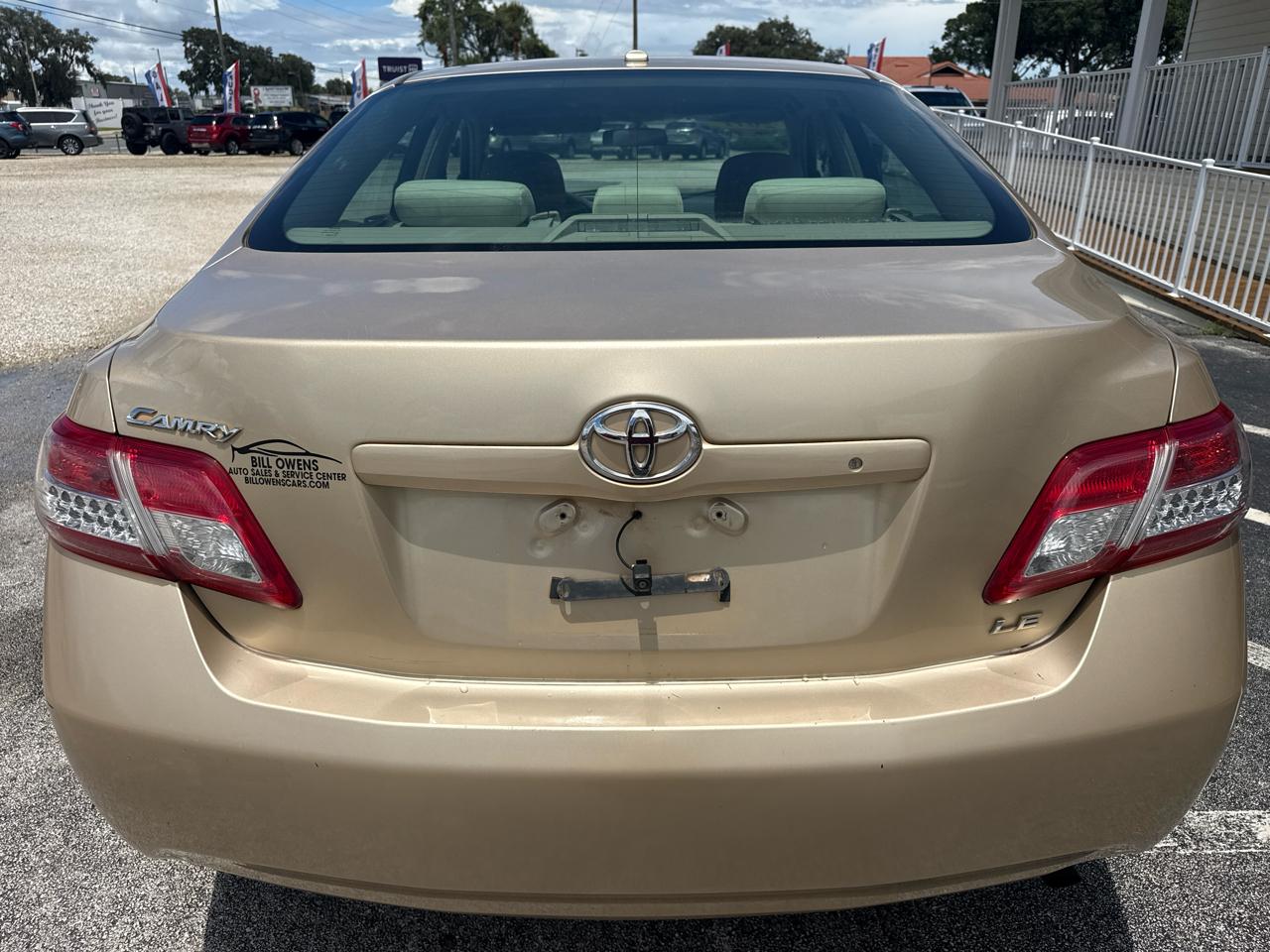Toyota Camry 4dr Sdn I4 Man LE (Natl) 2011
