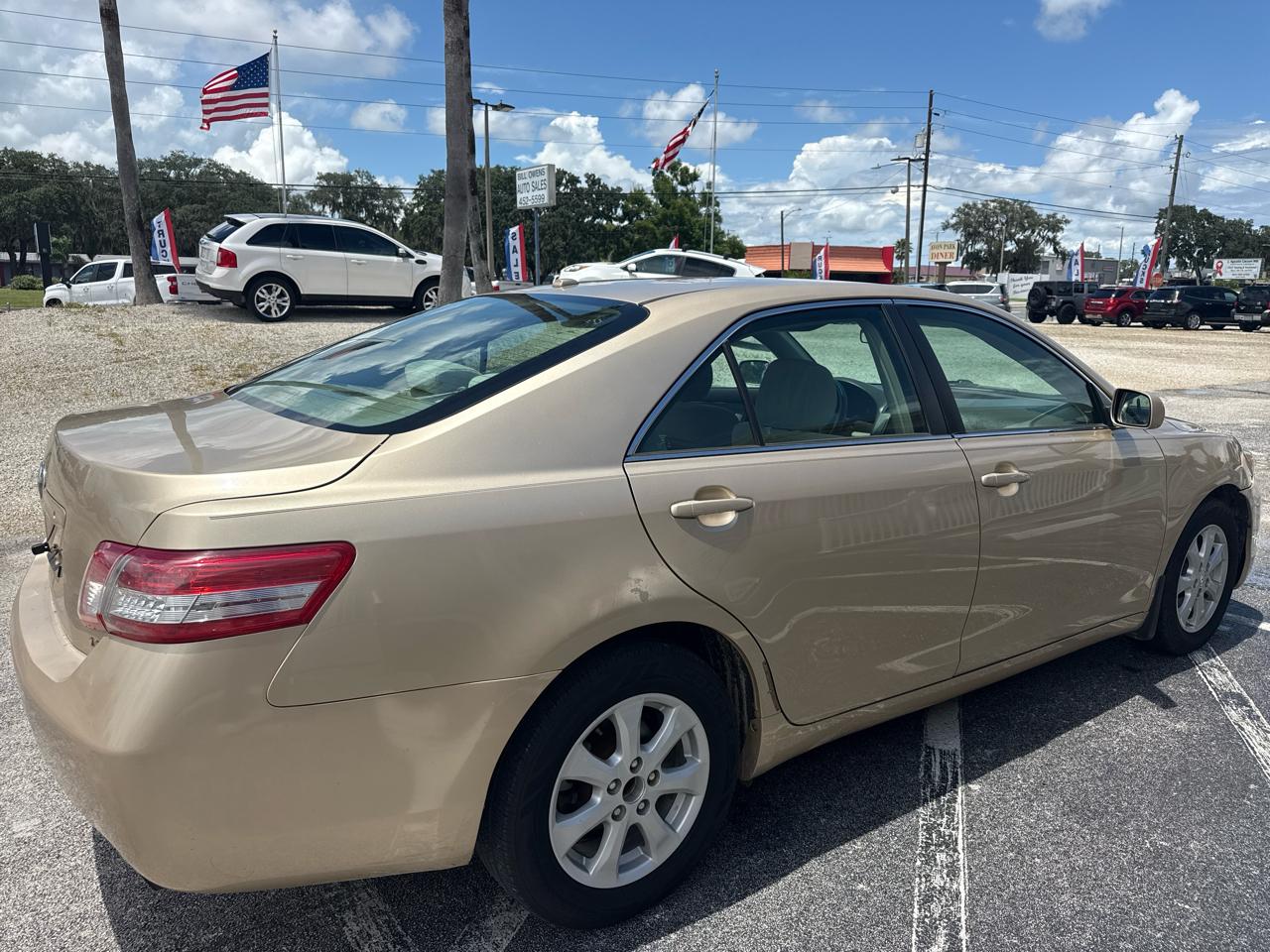 Toyota Camry 4dr Sdn I4 Man LE (Natl) 2011