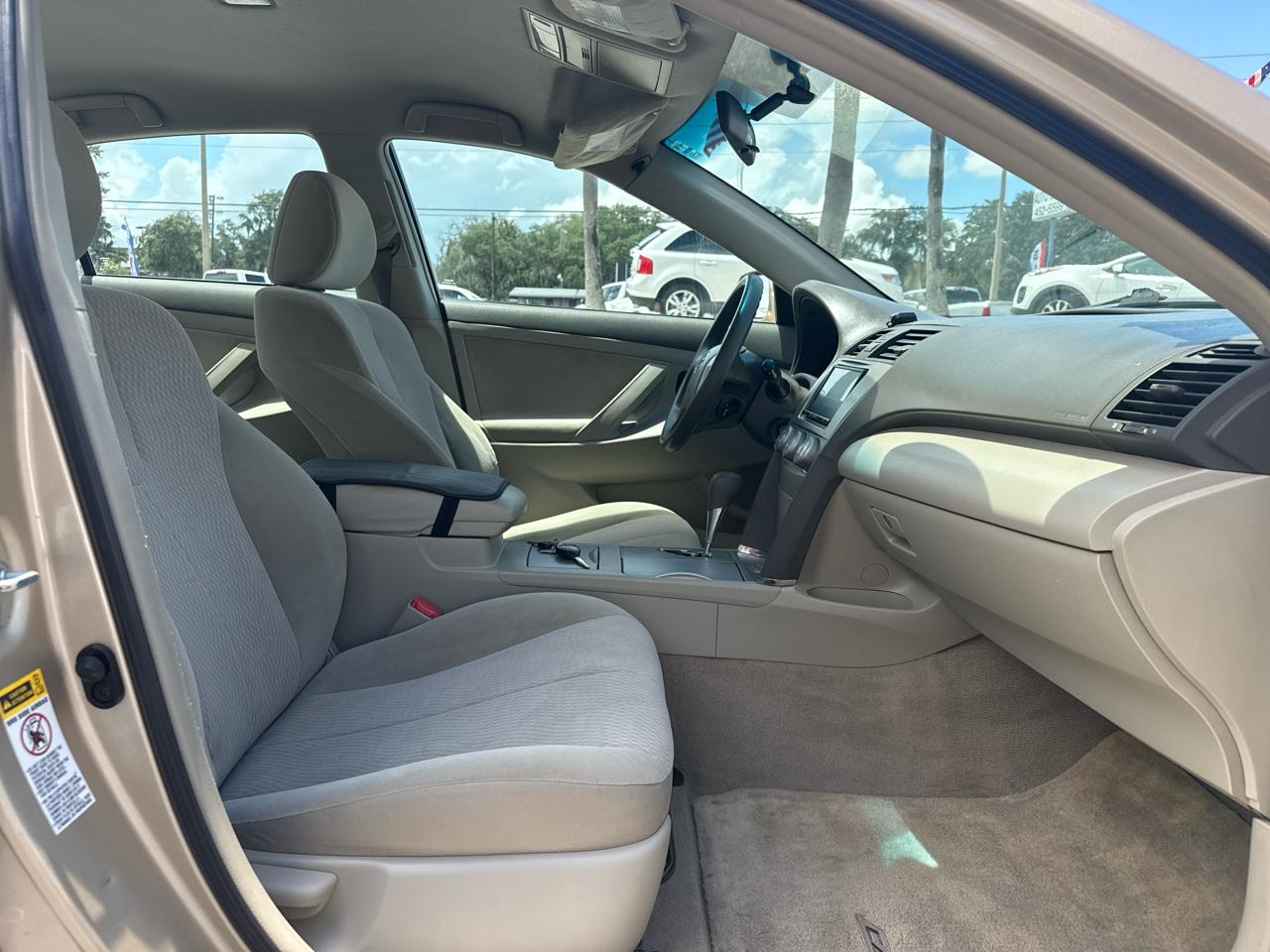 Toyota Camry 4dr Sdn I4 Man LE (Natl) 2011
